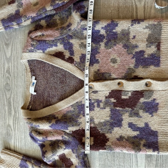 ASTR the Label Tan Pastel Print Cardigan Sweater XS - Picture 5 of 10